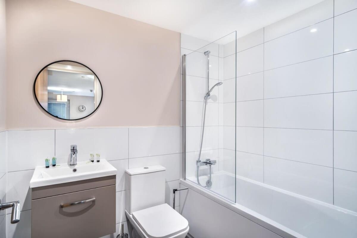 Modern & Spacious 2 Bed Apartment In Manchester Exterior photo