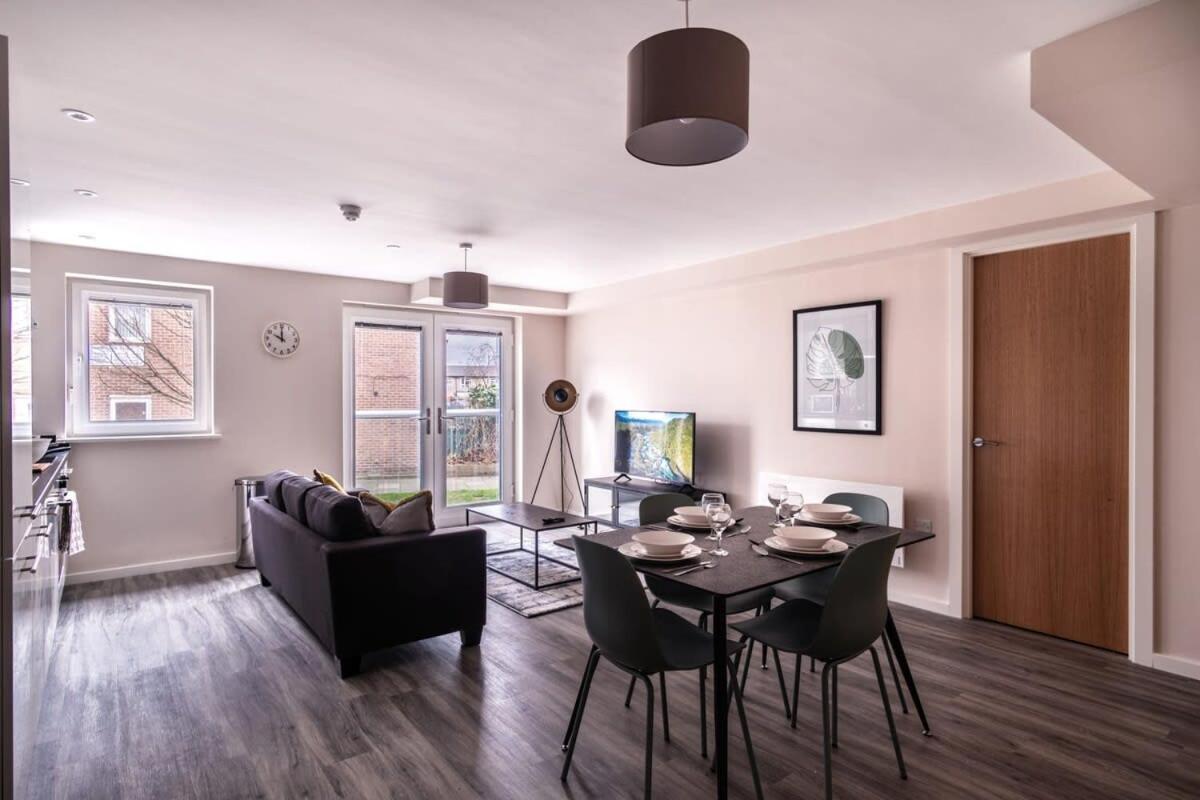 Modern & Spacious 2 Bed Apartment In Manchester Exterior photo
